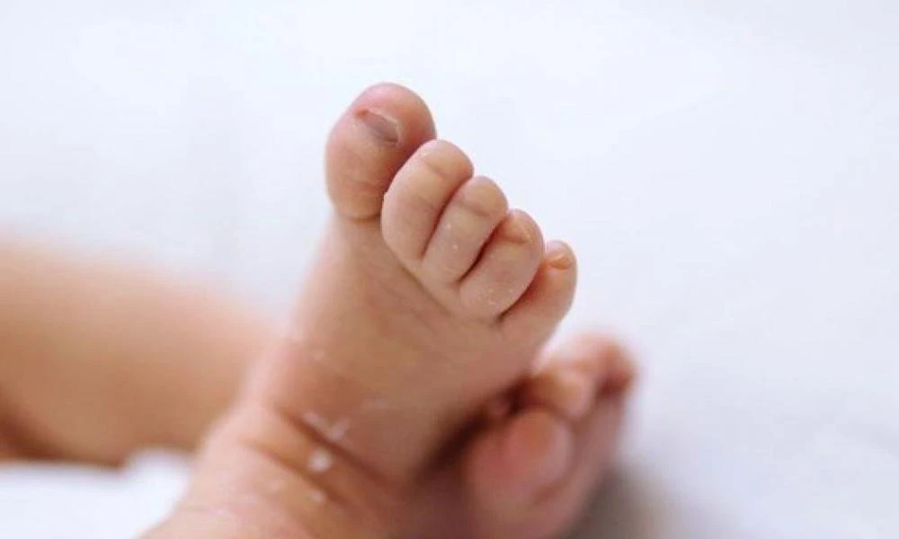 Παιδί στην Ινδία γεννήθηκε με... 26 δάχτυλα-«Είναι η ενσάρκωση Θεού»